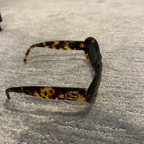 Gucci Tortoise Sunglasses EUC - Picture 7 of 15